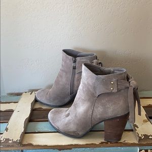 ✨HP✨ Franco Fortini booties with fringe